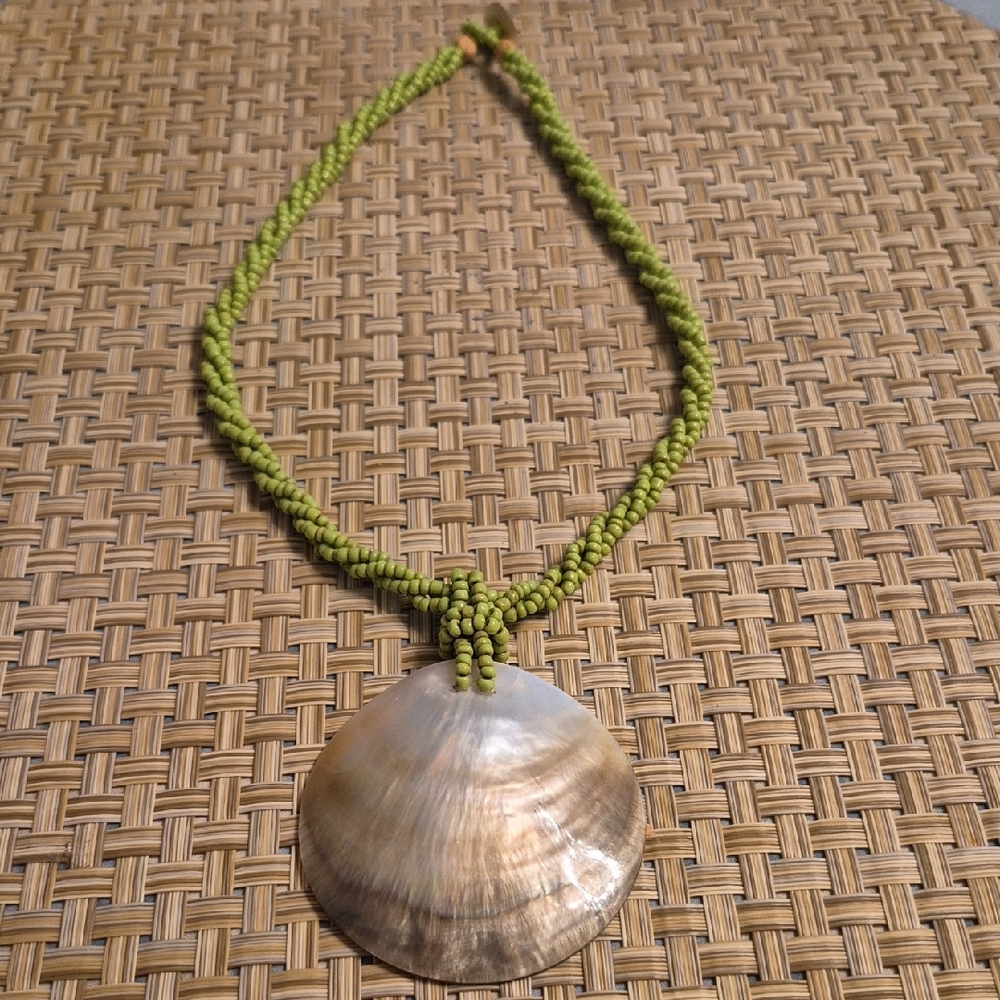 Elegant Green Shell Pendant Necklace